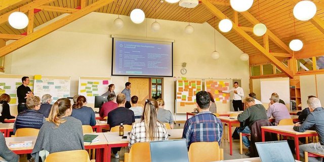 Am BBZN Schüpfheim holten sich Akteur(innen) aus der Landwirtschaft Impulse. Hier wird auch ein Arbeitskreis zum Thema Innovation für Betriebsleitende angeboten.