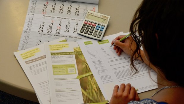 Der Sozialversicherungsschutz soll nicht warten müssen. Gleich drei Motionen wollen ihn auch ohne  AP 22+ einführen. (Symbolbild BauZ)