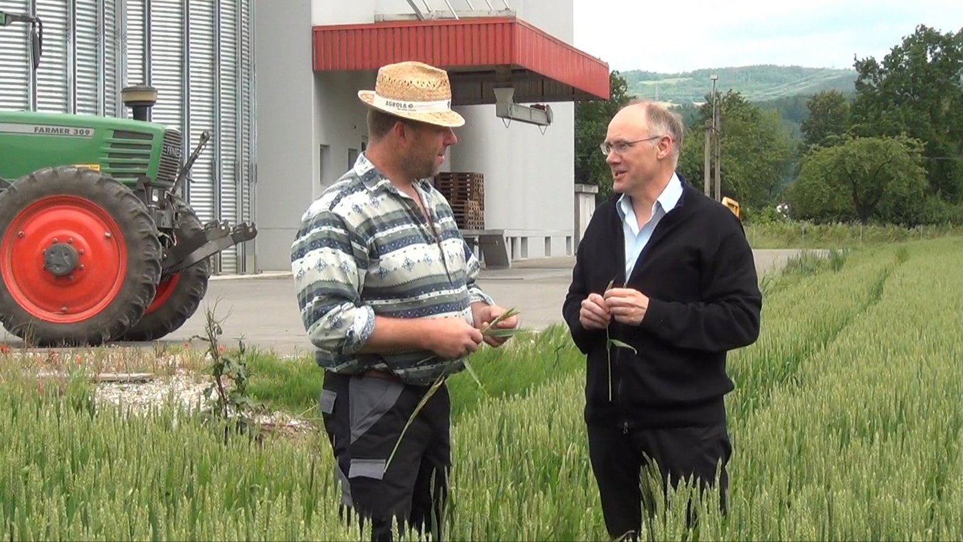 Der Aargauer Nationalrat und Müller Hansjörg Knecht (r.) will dem Bundesrat in Sachen verhältnismässiger Sanktionen Beine machen. (Bild wahlen.ch)