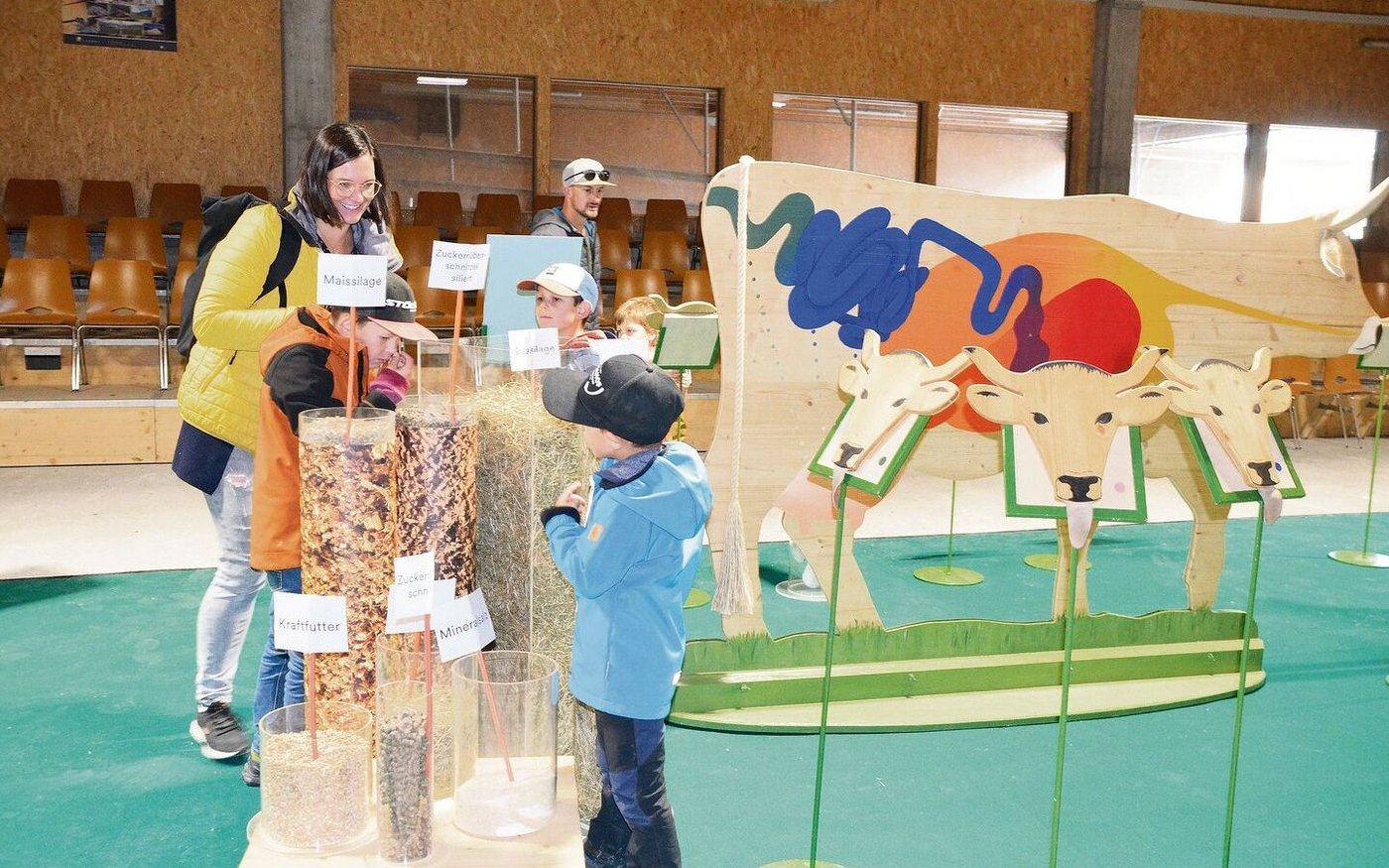 Beim Parcours «Vom Gras zum Chäs» galt es die richtigen Antworten auf Wettbewerbsfragen zu finden.