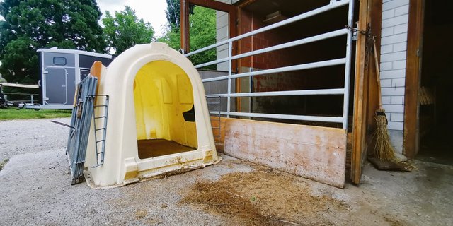 Kälberiglus sind aus gewässerschutztechnischer Sicht Stallungen und somit befestigt und dicht mit Entwässerung in die Güllegrube auszuführen.(Bilder sb)