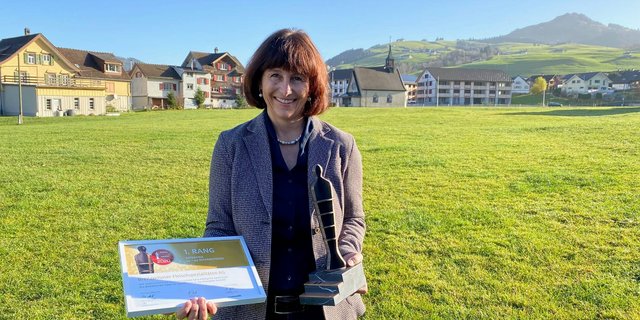  Barbara Ehrbar-Sutter, Geschäftsführerin der Breitenmoser Fleischspezialitäten AG und ihr Team sind stolz auf die Verleihung des Schweizer Arbeitgeber Awards 2020 an ihr Unternehmen. (Bild SFF)