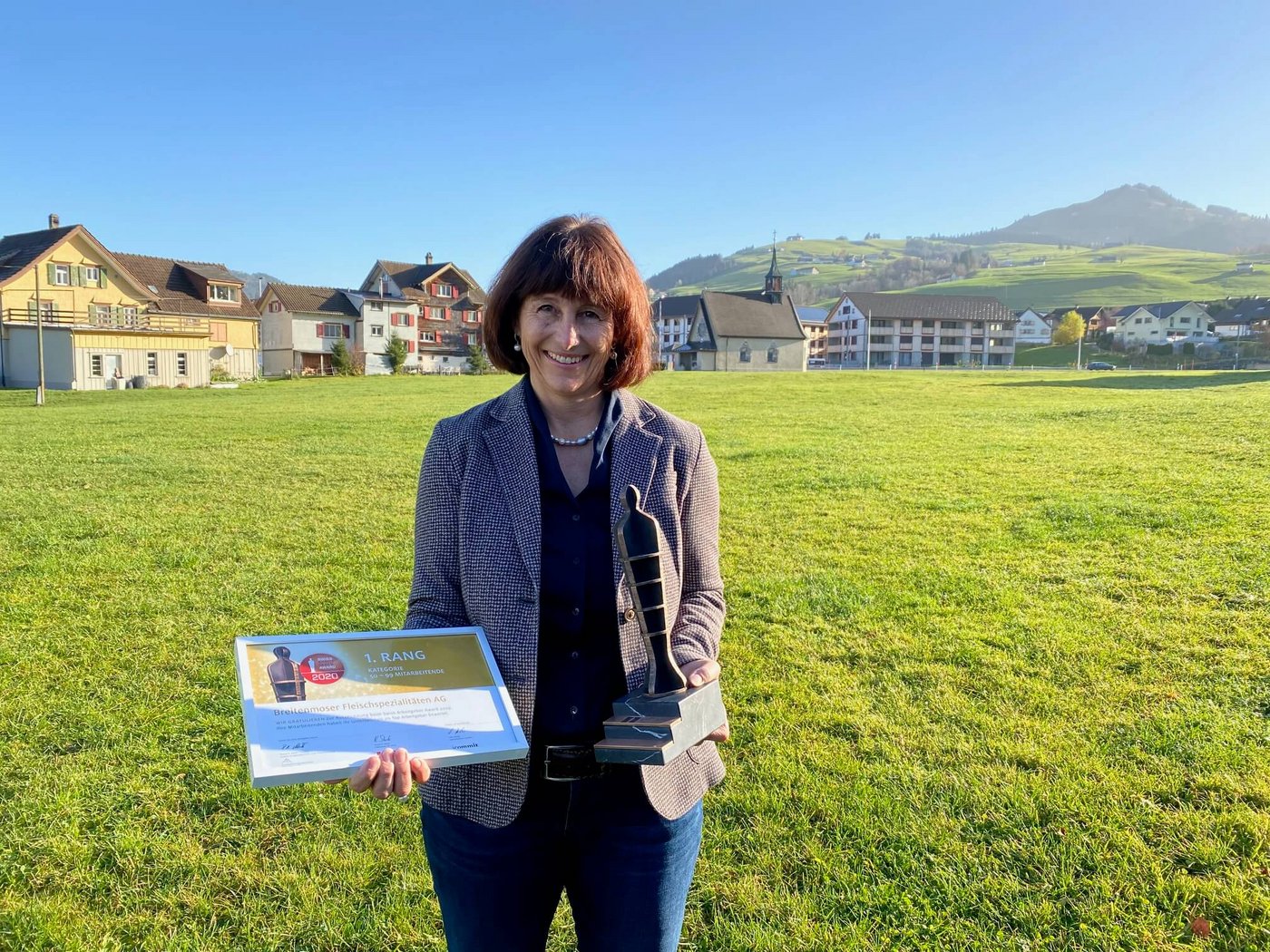  Barbara Ehrbar-Sutter, Geschäftsführerin der Breitenmoser Fleischspezialitäten AG und ihr Team sind stolz auf die Verleihung des Schweizer Arbeitgeber Awards 2020 an ihr Unternehmen. (Bild SFF)