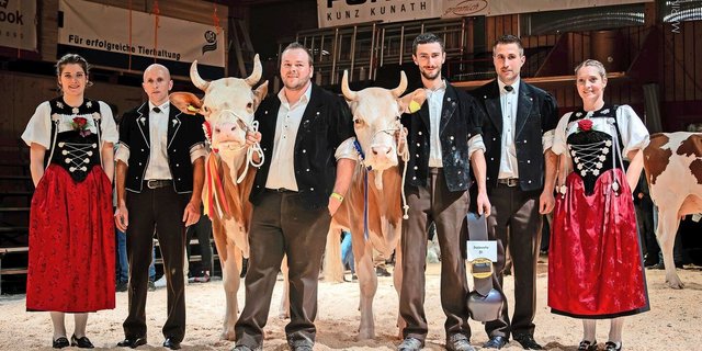 Miss Simmental: Balmer’s Cyrill Gladiola l.), Familie Balmer; Miss Schöneuter: Amur Gloria, Benjamin und Semira Anderegg. 