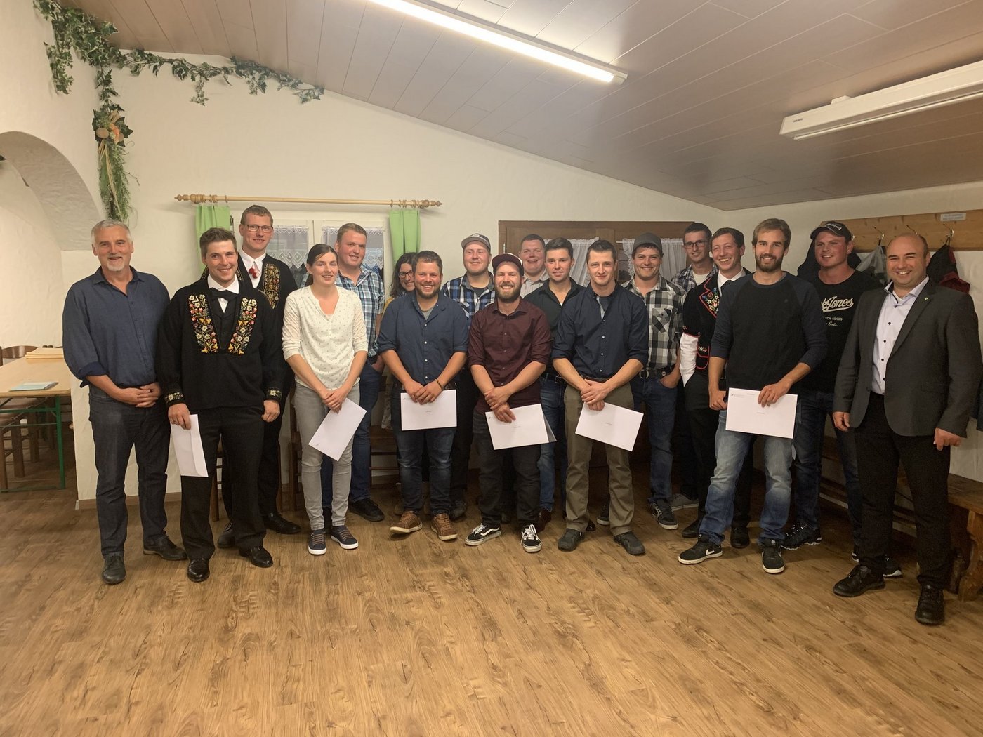 Die erfolgreichen Absolventen und die Absolventin. (Bild zVG mk)