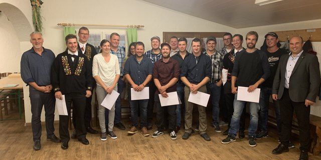 Die erfolgreichen Absolventen und die Absolventin. (Bild zVG mk)