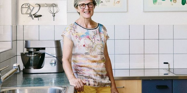 Marlis Hodel in der Schulküche am LZ Liebegg. Im August werden hier neue Schülerinnen kochen und lernen – aber nicht mehr unter ihrer Anleitung.