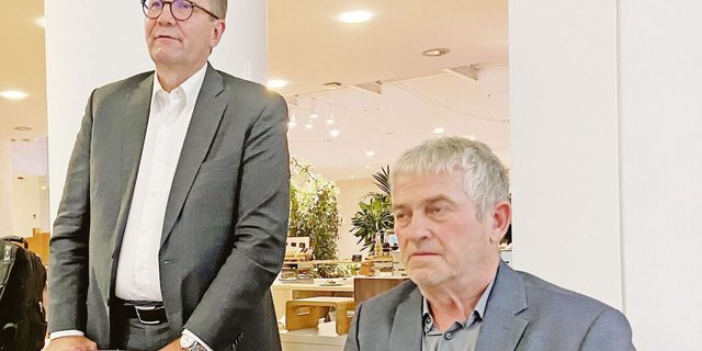 Besorgte Gesichter: Pekka Pesonen, Generalsekretär der EU-Landwirte (l.), und der oberste slowenische Bauer Roman Zveglic fürchten um die Konkurrenzfähigkeit ihrer Mitglieder. 