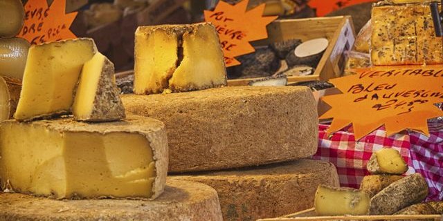 In Importkäse sind oft Zusatzstoffe, die in der Schweiz wegen Branchenvereinbarungen kaum eingesetzt werden. (Bild pd)