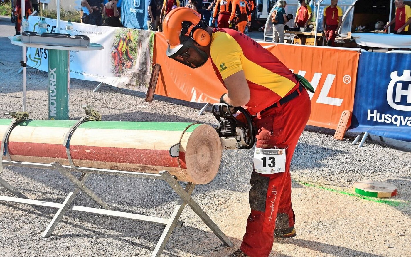 Die Dicke der Scheibe sollte hier beim Schneiden von oben bis unten genau gleich sein.  