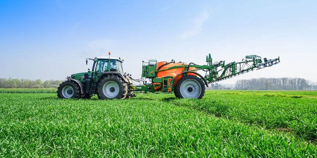 Beim Reinigen der Feldspritze kann viel schiefgehen. (Bild Fotolia)