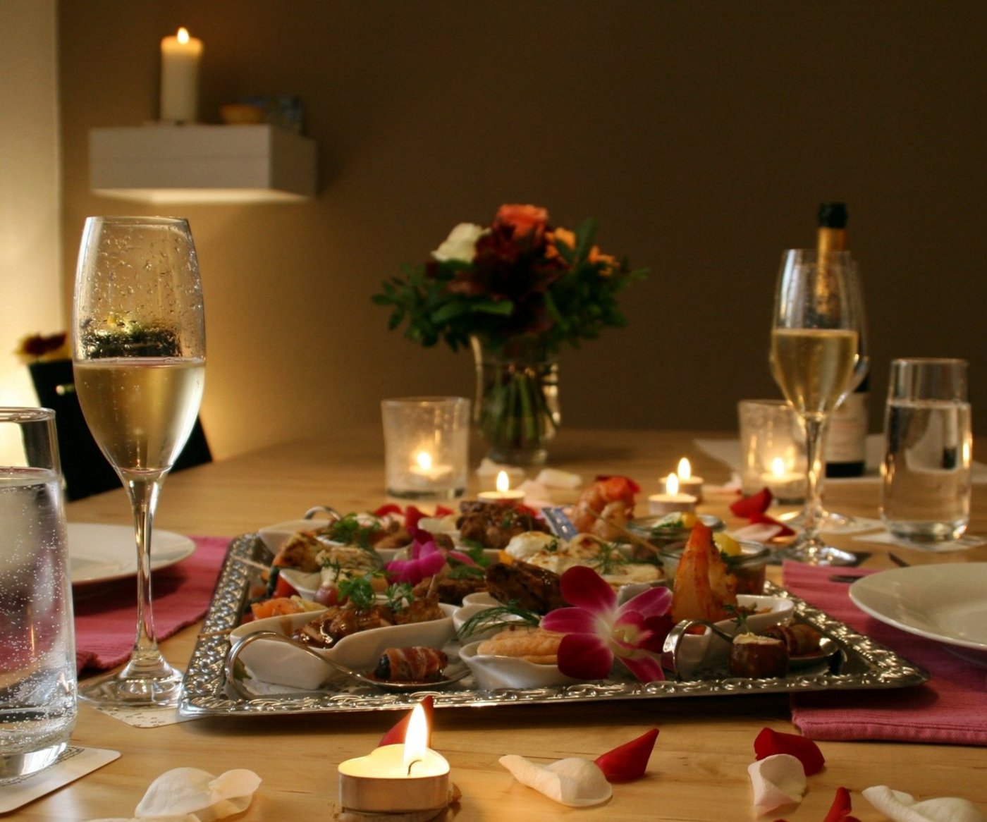 Ab 9. September 2014 lässt es sich bei Bäuerinnen und Landfrauen geschmackvoll und gesund speisen. (Bild: Christian Alex / pixelio.de)