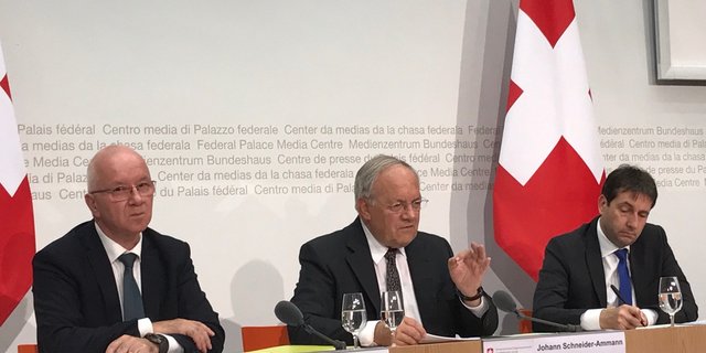 Medienkonferenz mit Nachwirkung: Die Chefs von BLW und WBF präsentieren am 1. November die "Gesamtschau" des Bundesrats. (Bild akr)