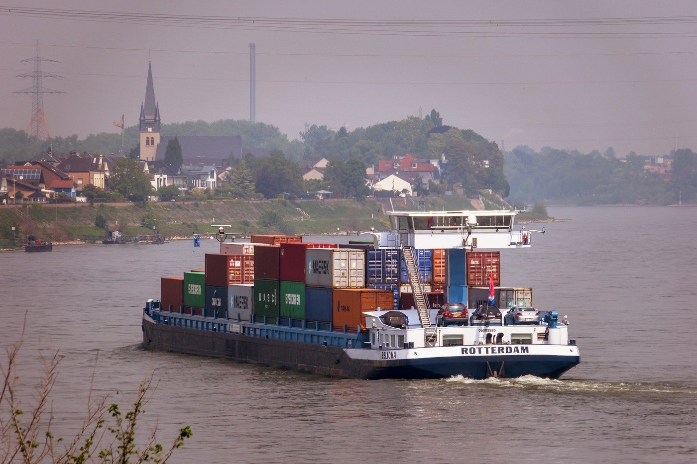 Über den Rhein werden etwa Rohstoffe für die Mischfutter-Industrie in die Schweiz geschifft. (Symbolbild PIxabay)