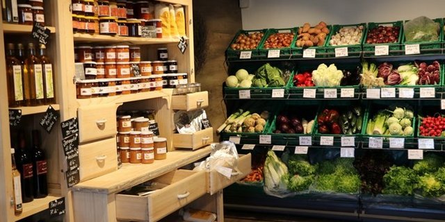 Personen, die in ländlichem Gebiet leben, kaufen öfter auf dem Bauernhof ein als die städtische Bevölkerung. (Bild BauZ)