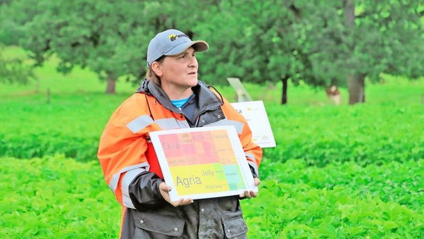 Sonja Basler, Strickhof-Fachbereich Ackerbau, hat das Versuchsfeld angelegt und ist für die Betreuung verantwortlich.