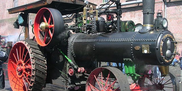 Traktoren: Der Case-Dampftraktor (Baujahr 1911). (Bild Wikimedia)