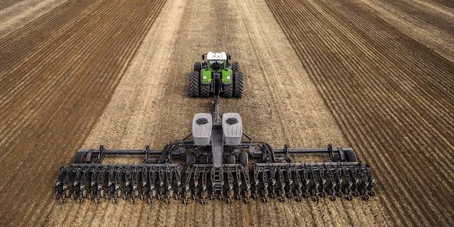 Die neue Sämaschine beeindruckt mit ihrer Arbeitsbreite bis 18 Meter. (Bild Fendt)