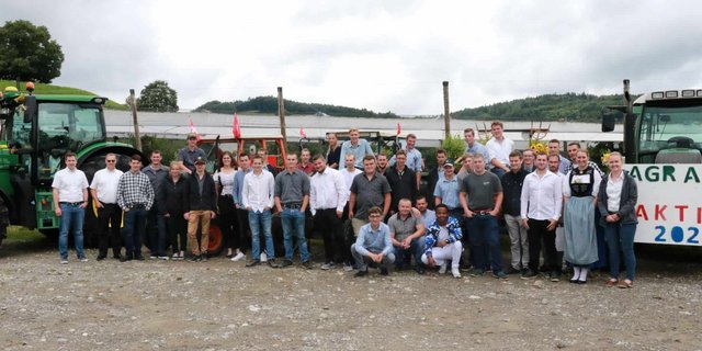 Sie haben die Ausbildung als Landwirt/in EFZ und Agrarpraktiker EBA in Vollzeitausbildung am LZ Liebegg abgeschlossen. (Bild Ruth Aerni)