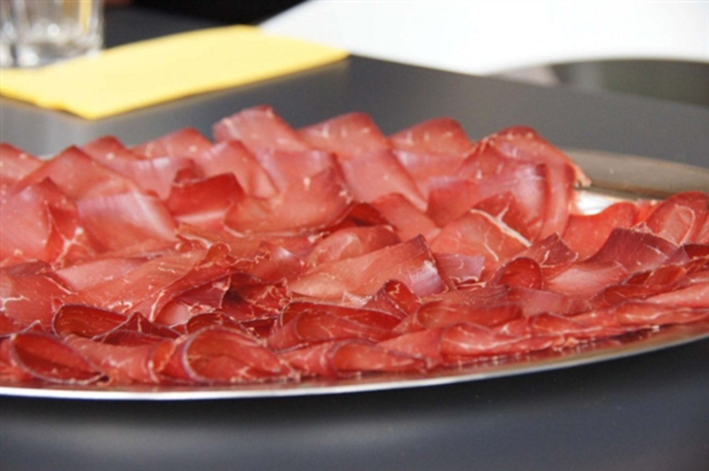 Das App sucht beispielsweise nach Produzenten von Trockenfleisch. (Bild BauZ)