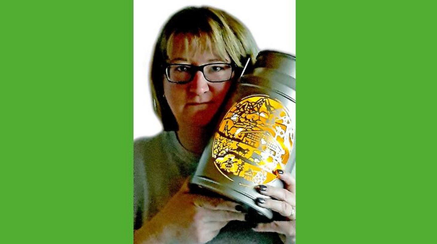 Das Lachen ist Redaktorin Wyss vergangen, als sie erfuhr, dass ihre Milchkannenlaterne in Indien produziert wurde, und nicht wie angenommen in der Schweiz. (Bild BauZ)