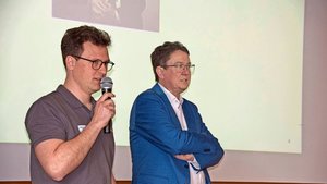 Michael Feller (link Michael Feller (links), Forschender an der HAFL in Zollikofen BE, und Bundesrat Albert Rösti referierten am dritten Forum Alpwirtschaft am Inforama Berner Oberland in Hondrich.