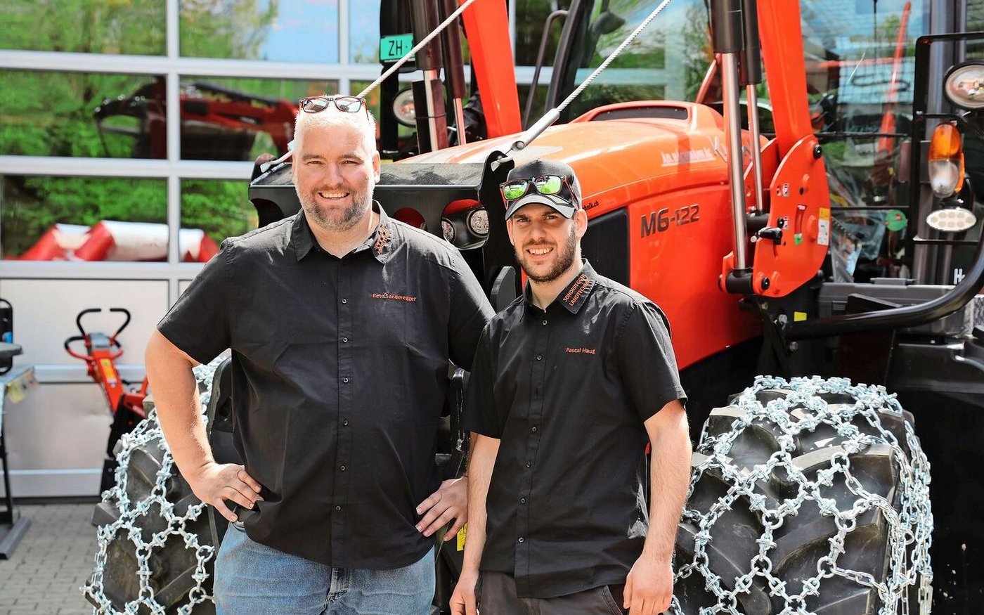 Reto Sonderegger (l.) führt den Betrieb zusammen mit seinem Angestellten Pascal Haug (r.). 