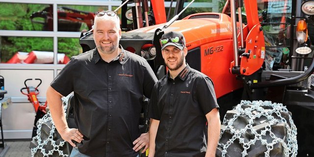Reto Sonderegger (l.) führt den Betrieb zusammen mit seinem Angestellten Pascal Haug (r.). 