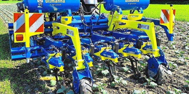 Trotz seiner wuchtigen Erscheinung ist das Hackgerät mit sechs Einheiten nur eine Tonne schwer.