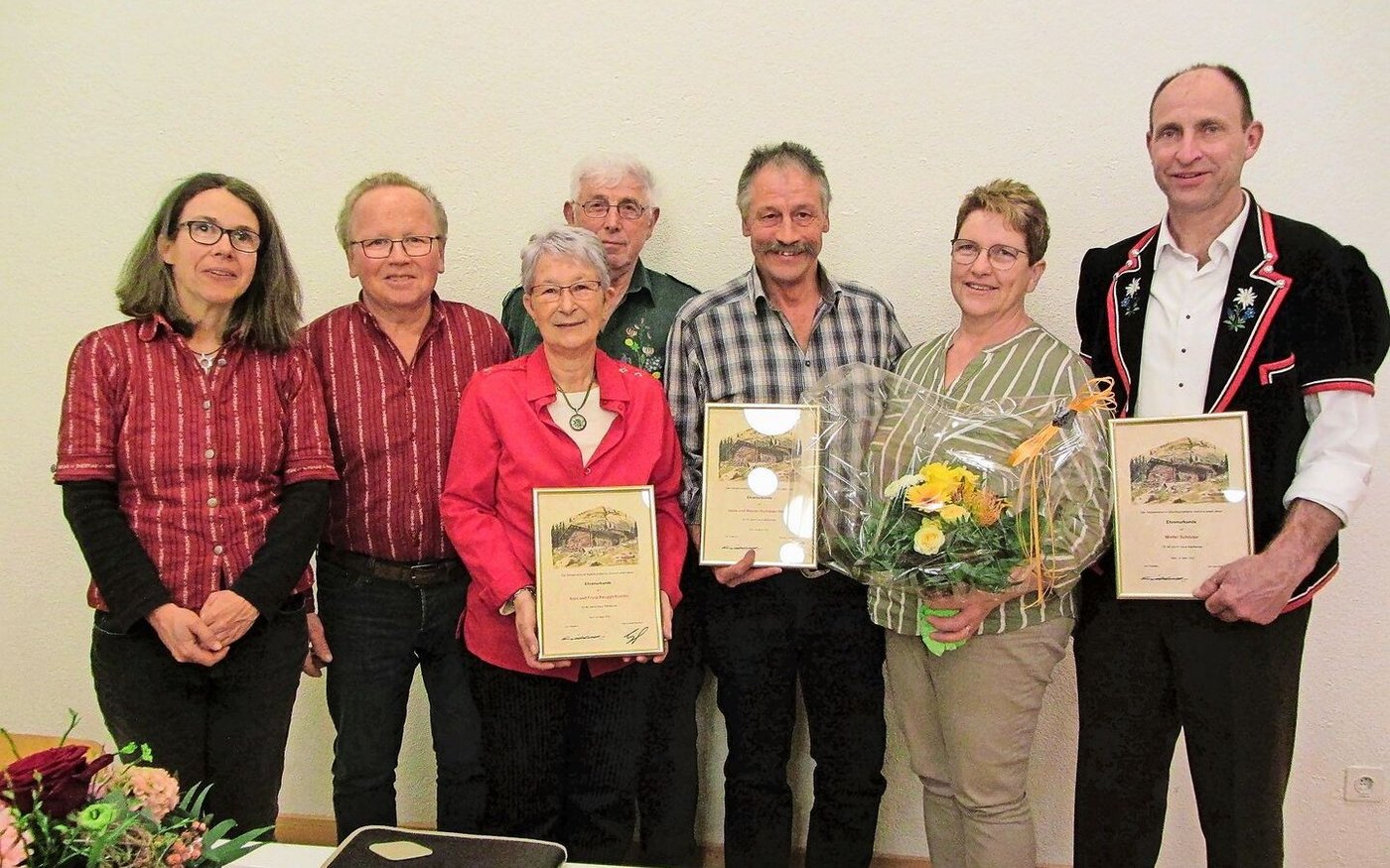 Die Geehrten (v. l.): Susanna Lardi und Peter Portmann, Anni und Franz Renggli, Irene und Werner Rychener, Walter Schnider.