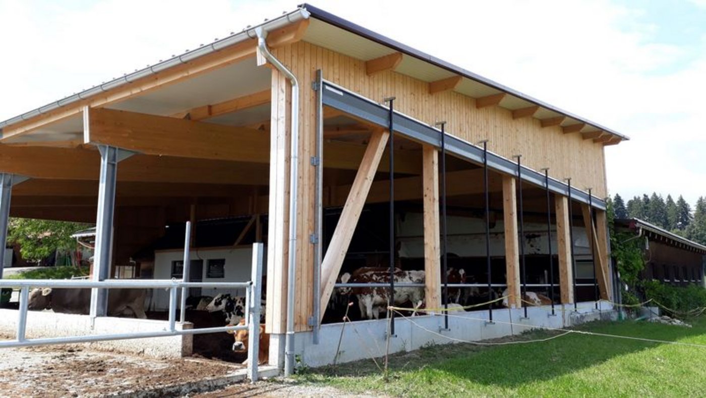 Der Kompostierstall von Patrick Theiler in Winikon (LU) ist eines der vom AKS unterstützten Projekte. (Bild AKS)