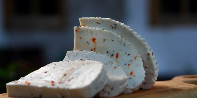 Trotz des Verkaufs der spanischen Ziegenkäsemanufaktur bleibe der Ausbau des Nischengeschäfts mit Ziegenmilchprodukten wichtig, schreibt Emmi. (Bild Pixabay) 