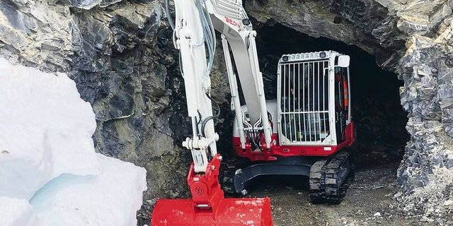 Der Winter und der viele Schnee haben deutliche Spuren hinterlassen. Um diese zu beseitigen braucht es schwere Maschinen.