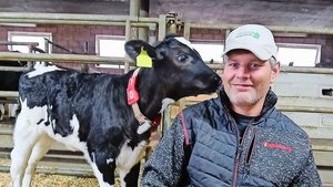 Ob die Impfung einen positiven Effekt auf die Milchleistung auf seinem Betrieb hat, könne man aktuell noch nicht direkt sagen, meint Landwirt und SMP-Vorstandsmitglied Jürg Dummermuth.