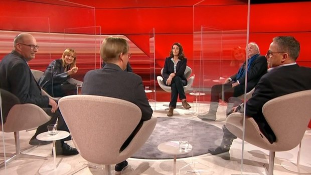 Wenig harmonische Gruppe: Die Club-Diskussionsrunde vom Dienstagabend mit Moderatorin Barbara Lüthi (2.v.l.). (Bild Screenshot)