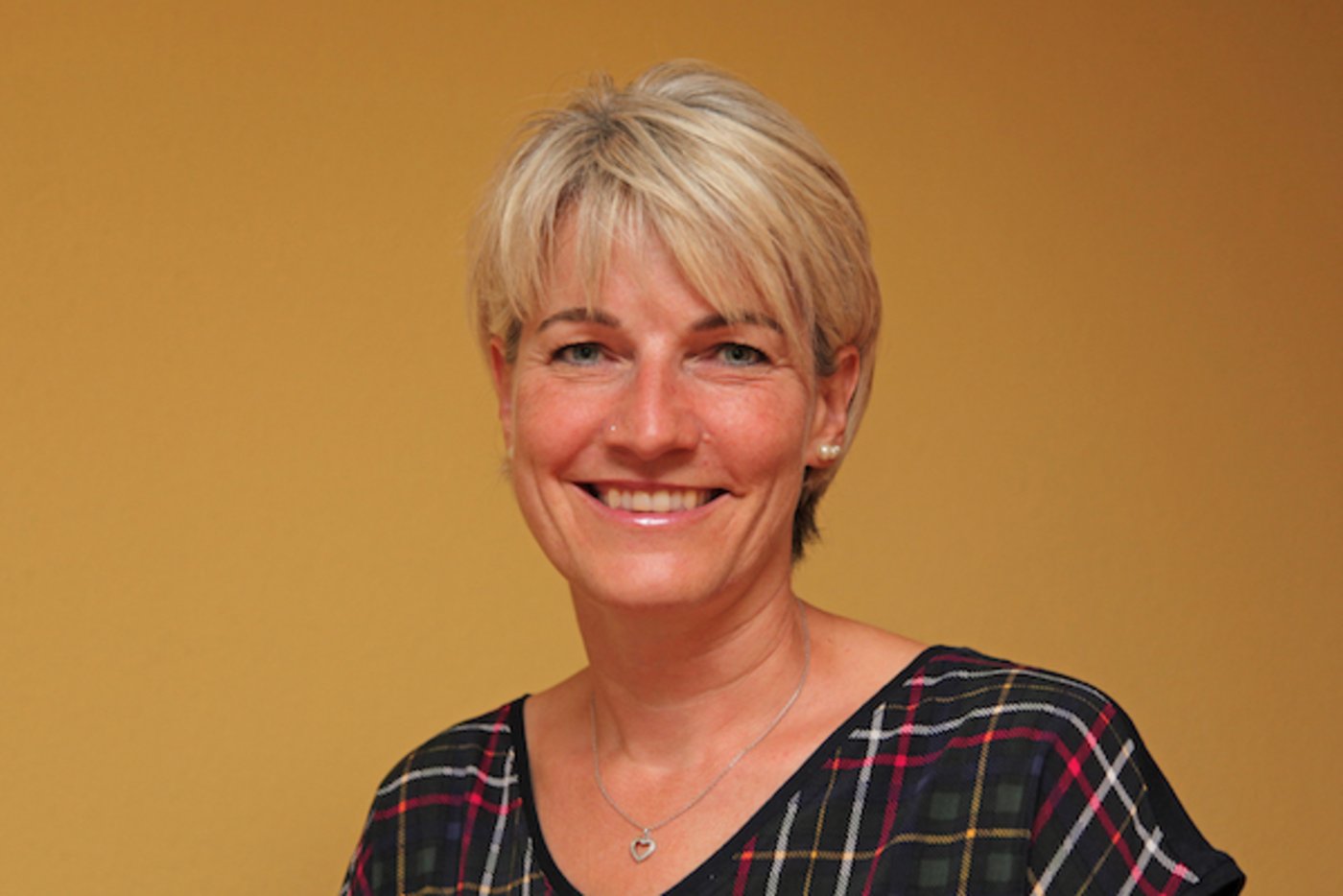 Margrith Loretz kann wieder lachen. Sie hat ihren Darmkrebs besiegt. Diesen Sommer hat sie mit ihrer Tochter zwei Urner Berge bestiegen. Sinnbild für sie, dass sie es geschafft hat. (Bild asw)