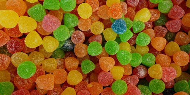 Mehr als drei Viertel von dem, was in der Schweiz an Zuckerwaren genascht wird, kommt aus dem Ausland. (Bild Pixabay)