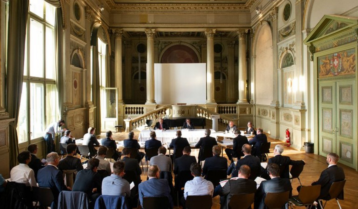 Hier tauschen sich Vertretern aus der Landwirtschaft und Wirtschaft  die Zukunft der Schweizer Landwirtschaft in einer digitalisierten Welt aus. (Bild fenaco)