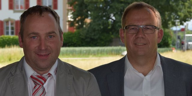 Der neue Verwaltungsratspräsident Markus Gerber (links) mit seinem Vorgänger Alfred Siegrist. (Bild jw)
