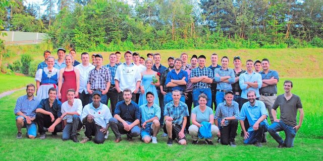 Die Absolvent(innen) am Berufsbildungszentrum Pfäffikon. 