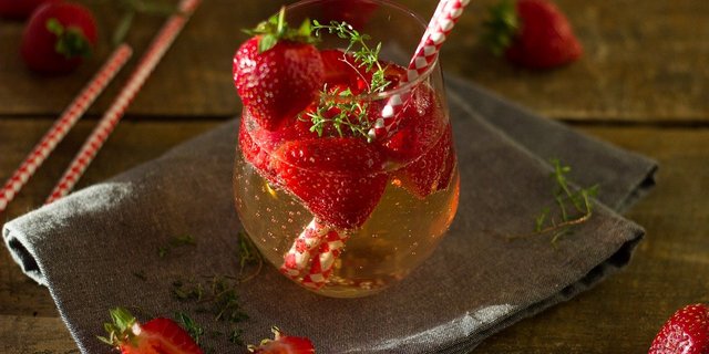 Beim Kauf von Qualitätsprodukten wie Spirituosen mit geschützten Urpsungsbezeichnungen spiele ein Zertifizeriungscode auf der Etikette sicher keine Rolle, ist der Verband Spiritsuisse überzeugt. (Symbolbild Einladung_zum_Essen / Pixabay) 