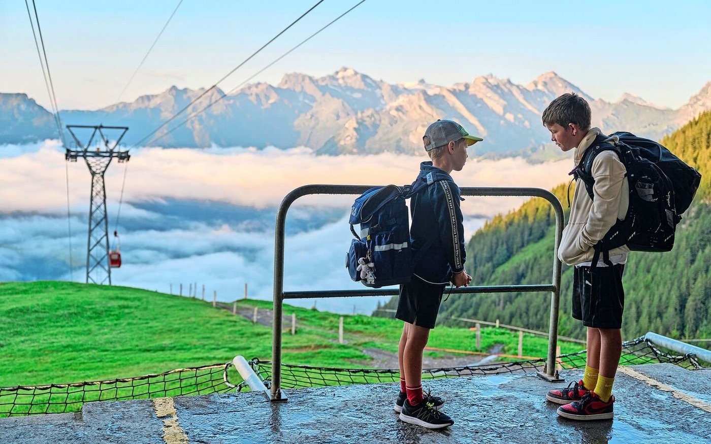 Nur vier Kinder passen in die Gondel. Da heisst es manchmal warten.