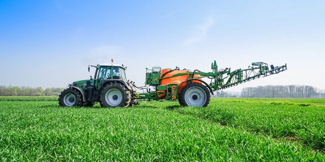 Mittel, die nicht mehr eingesetzt werden dürfen, müssen fachgerecht entsorgt werden. (Bild Fotolia)