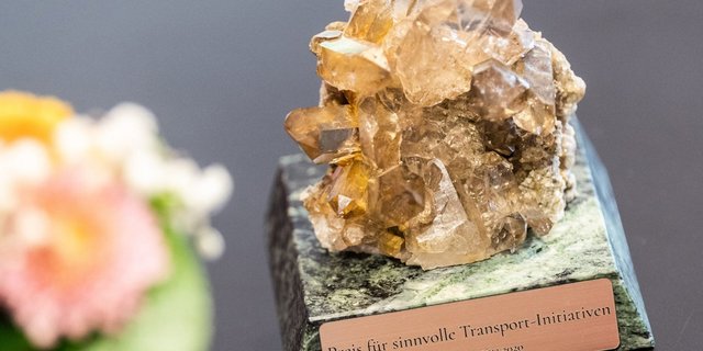 Für die Verleihung des Bergkristalls wurde per Publikumsvoting der Gewinner aus drei nominierten Projekten ausgewählt. (Bild Mattias Nutt/Alpeninitiative)