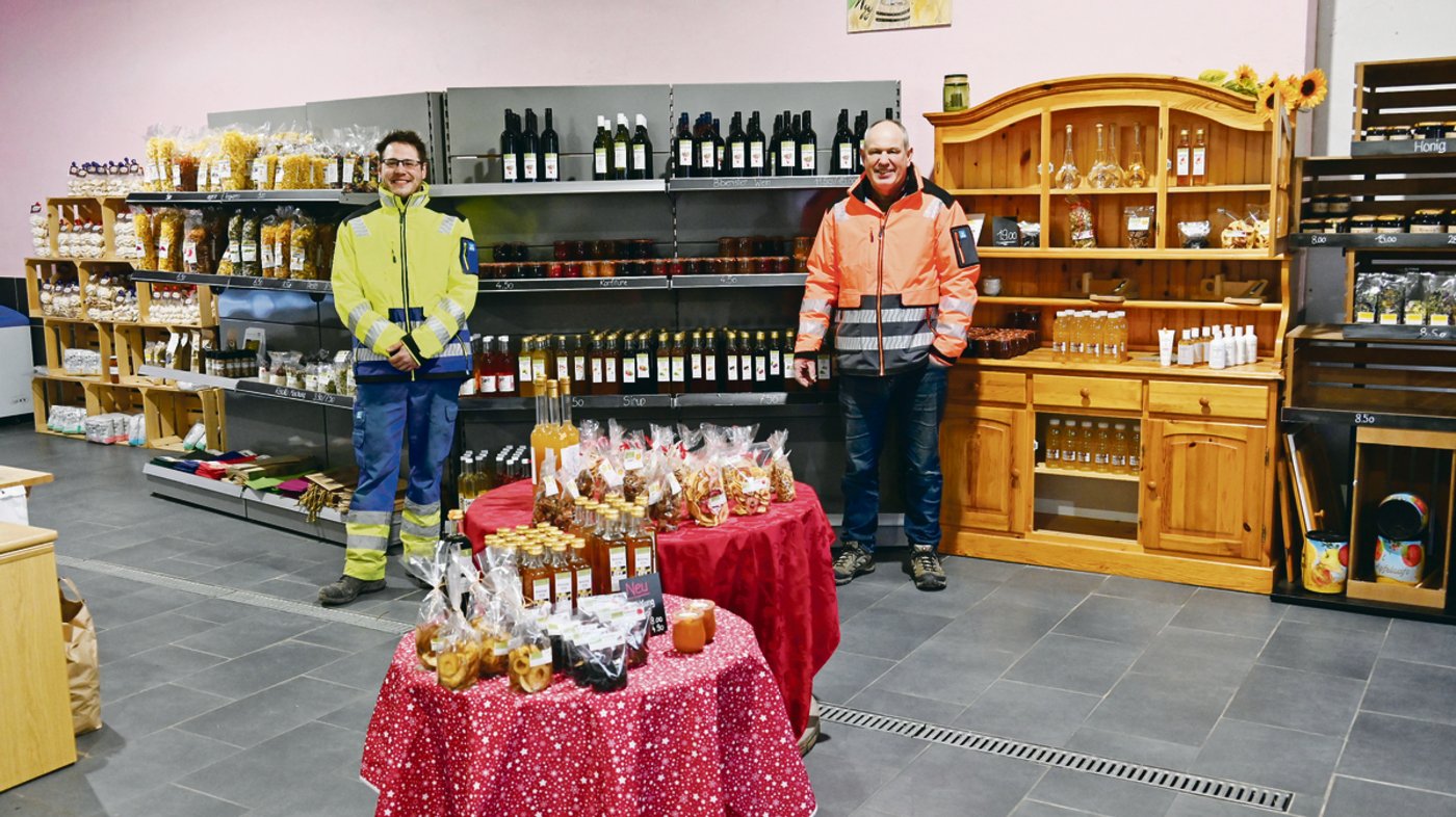 Nicht nur Weihnachtsbäume gehören zum Betrieb von Familie Heri. Das Angebot im Hofladen ist äusserst vielseitig. Auch hausgemachte Pasta und Brot sind erhältlich. 