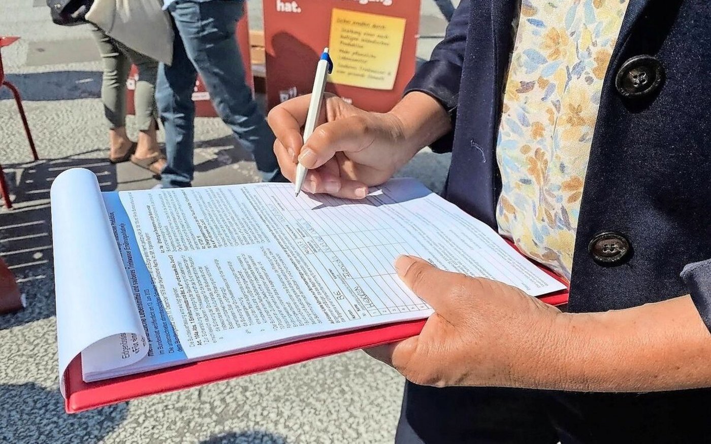 Bis zum Ende der Sammelperiode haben rund 113 000 Personen für die Ernährungs-Initiative unterschrieben. 