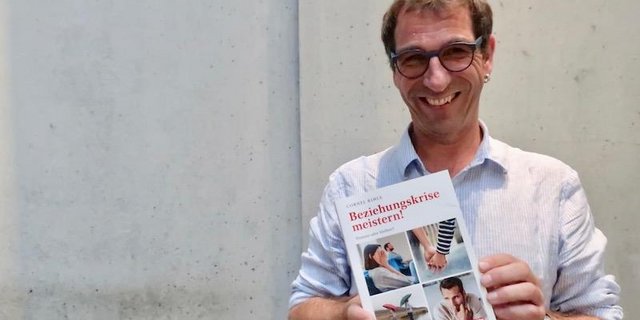 Cornel Rimle hat mit seinem Beziehungsratgeber ein Ziel: Beide Partner sollen zu ihrem Glück finden. (Bild Esther Thalmann)