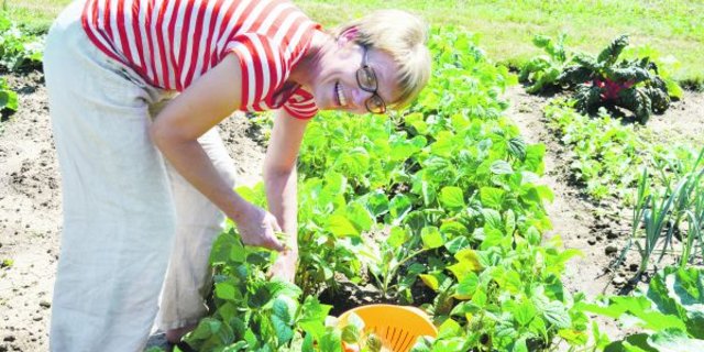 Ruth Fröhli und ihre Familie haben im Thurgau vor 30 Jahren einen Betrieb und damit ein neues Zuhause  gefunden. Sie sind am neuen Ort, im wahrsten Sinne des Wortes, gut verwurzelt. (Bild Isabelle Schwander)