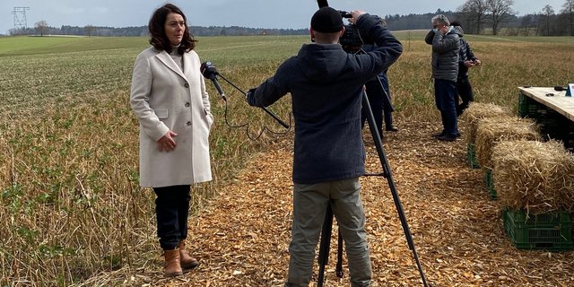 Initiantin Franziska Herren hatte heute viele Interviewfragen zu beantworten. (Bilder Jeanne Woodtli)