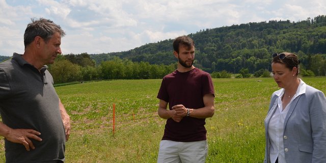 Daniel und David Vetterli (v.l.) im Gespräch mit der Thurgauer Regierungsrätin Carmen Haag. (Bilder Isabelle Schwander)
